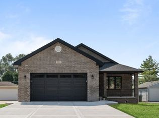 7023 W 95th Pl, Oak Lawn, IL