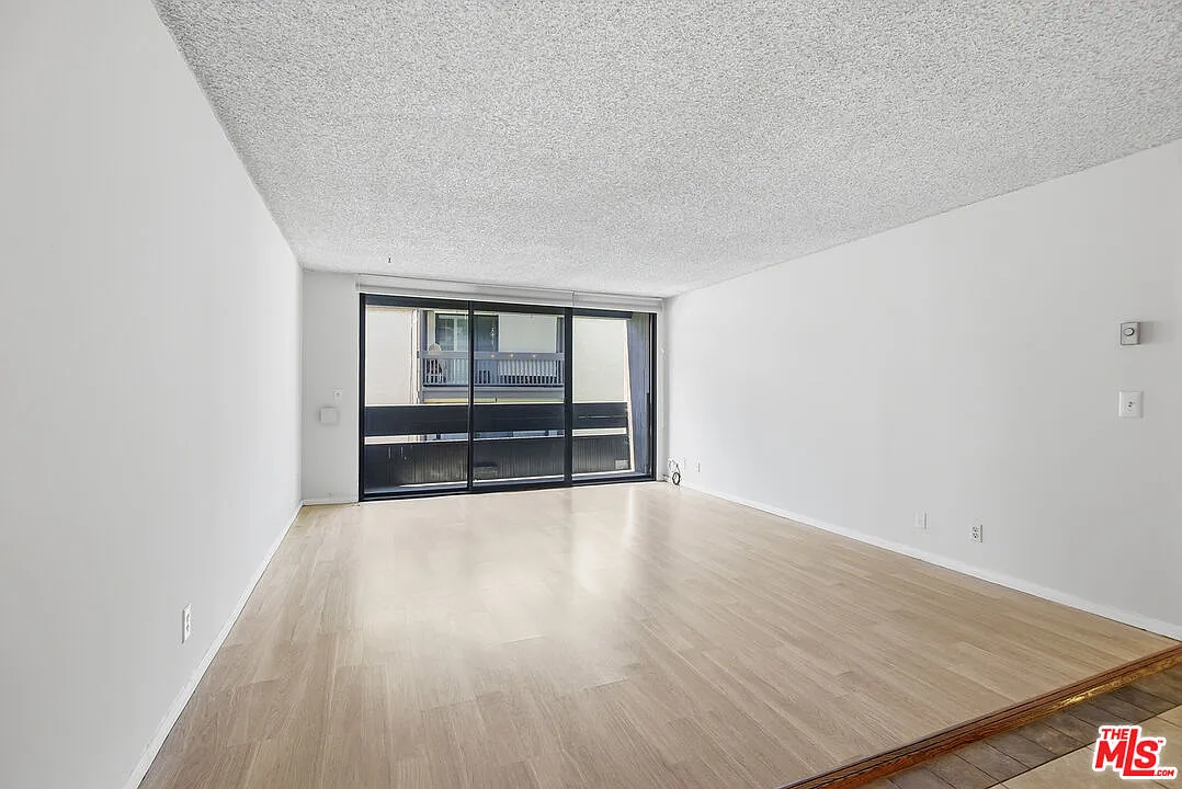 2 bed, 2.0 bath, 1050 sqft, $2,995 — Photo 4