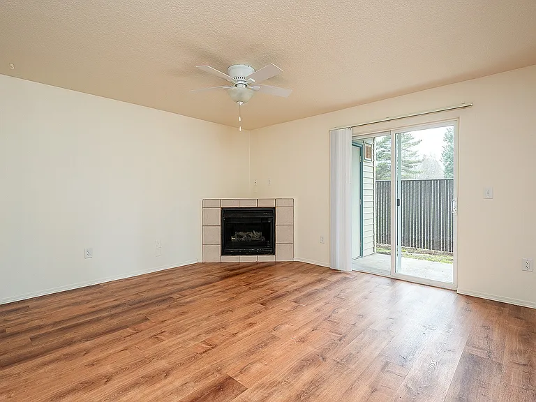 Corporate Woods Apartments — Photo 23