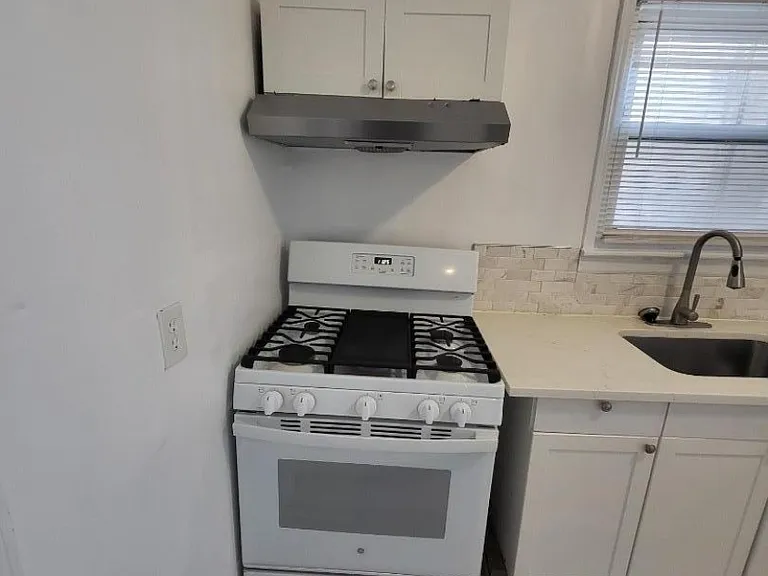 111 Pine St — Photo 3