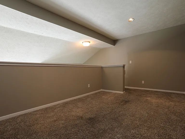 Spacious Townhome at Woods of Post House
