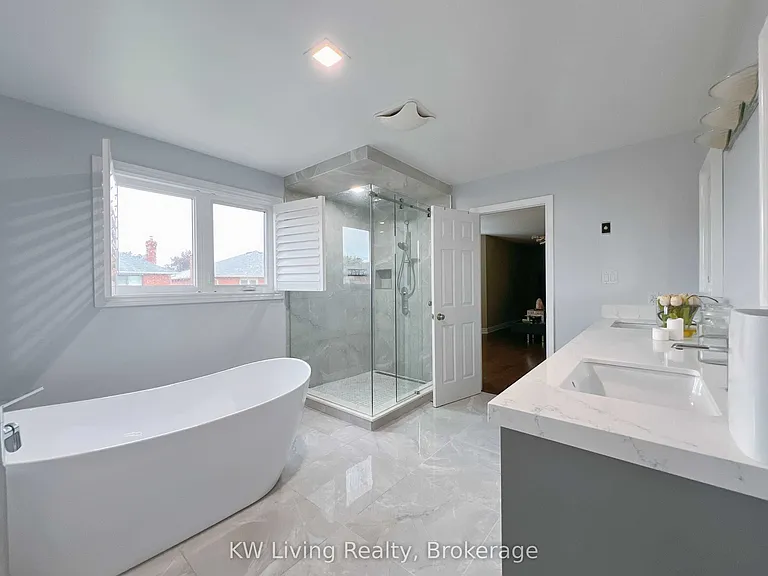 47 Waltham Cres — Photo 20
