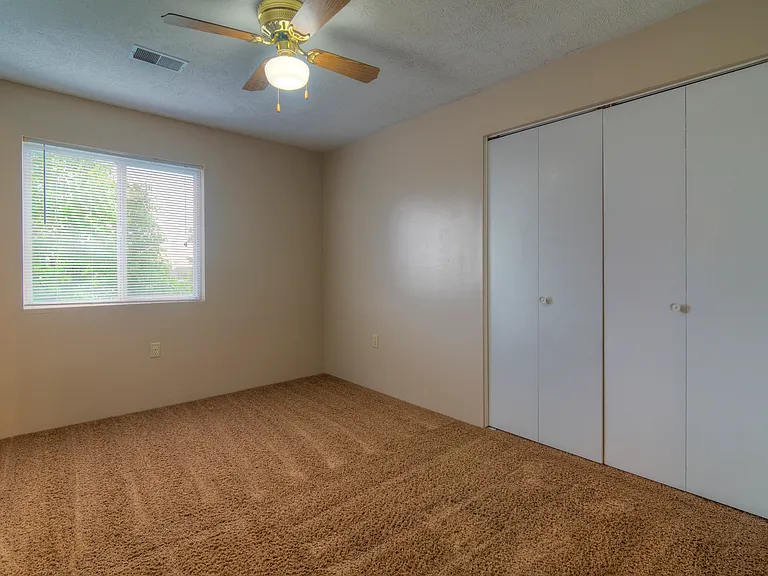 Cambridge Apartments — Photo 17