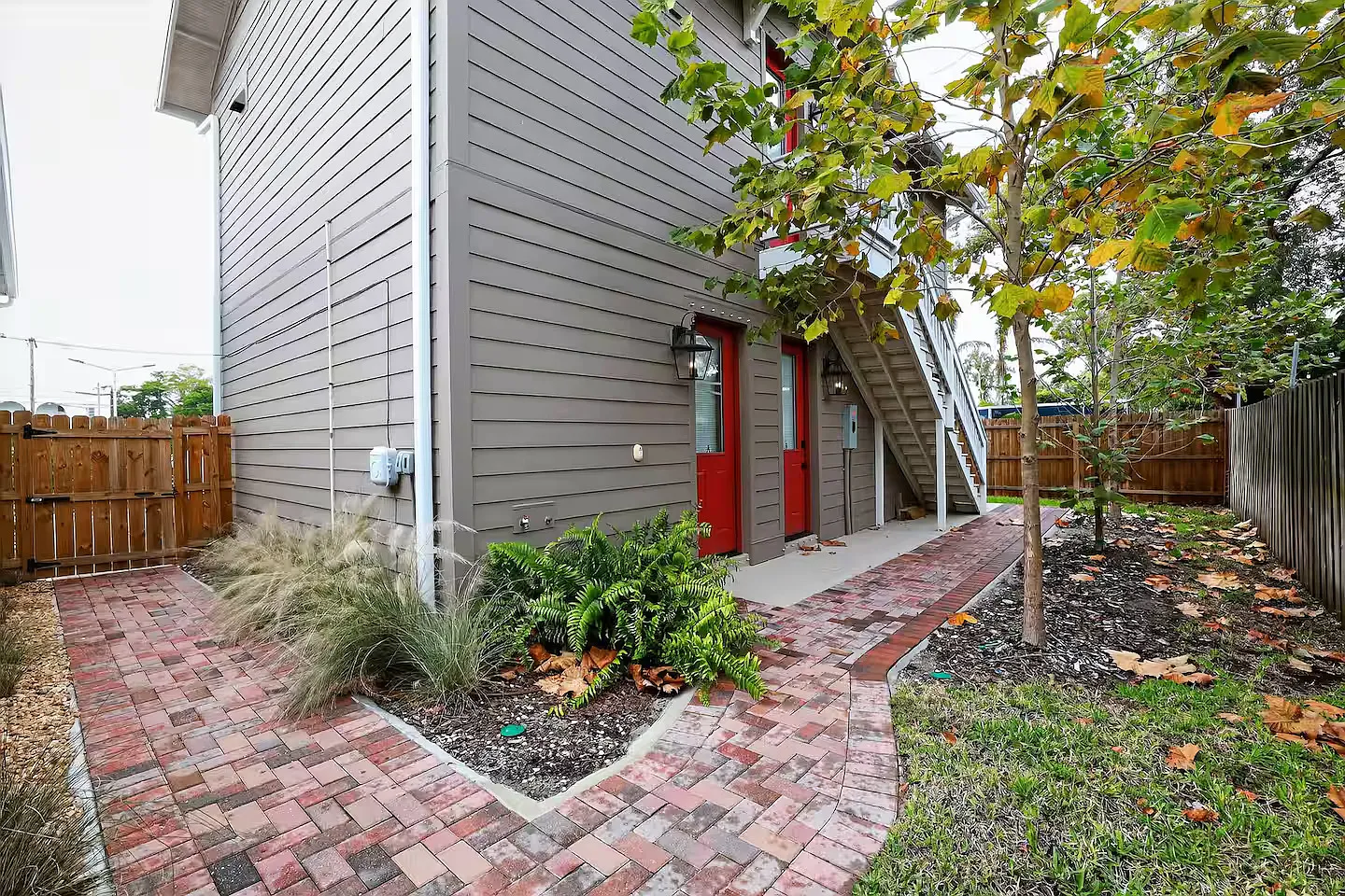 210 E Columbus Dr — Photo 1