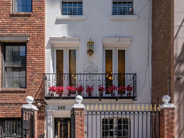 245 East 52nd Street image 2 of 9