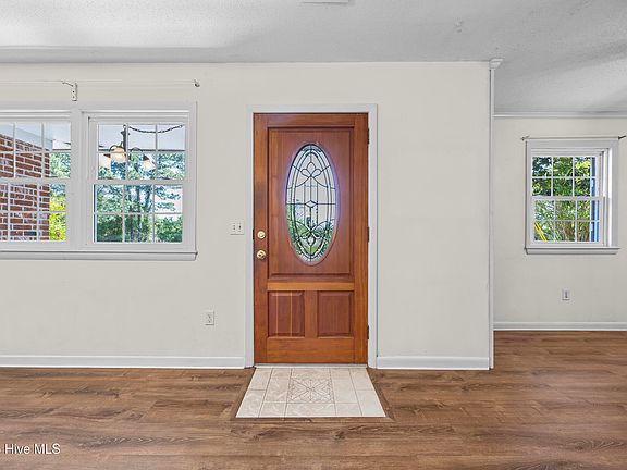 3rd image of 514 Cathay Road