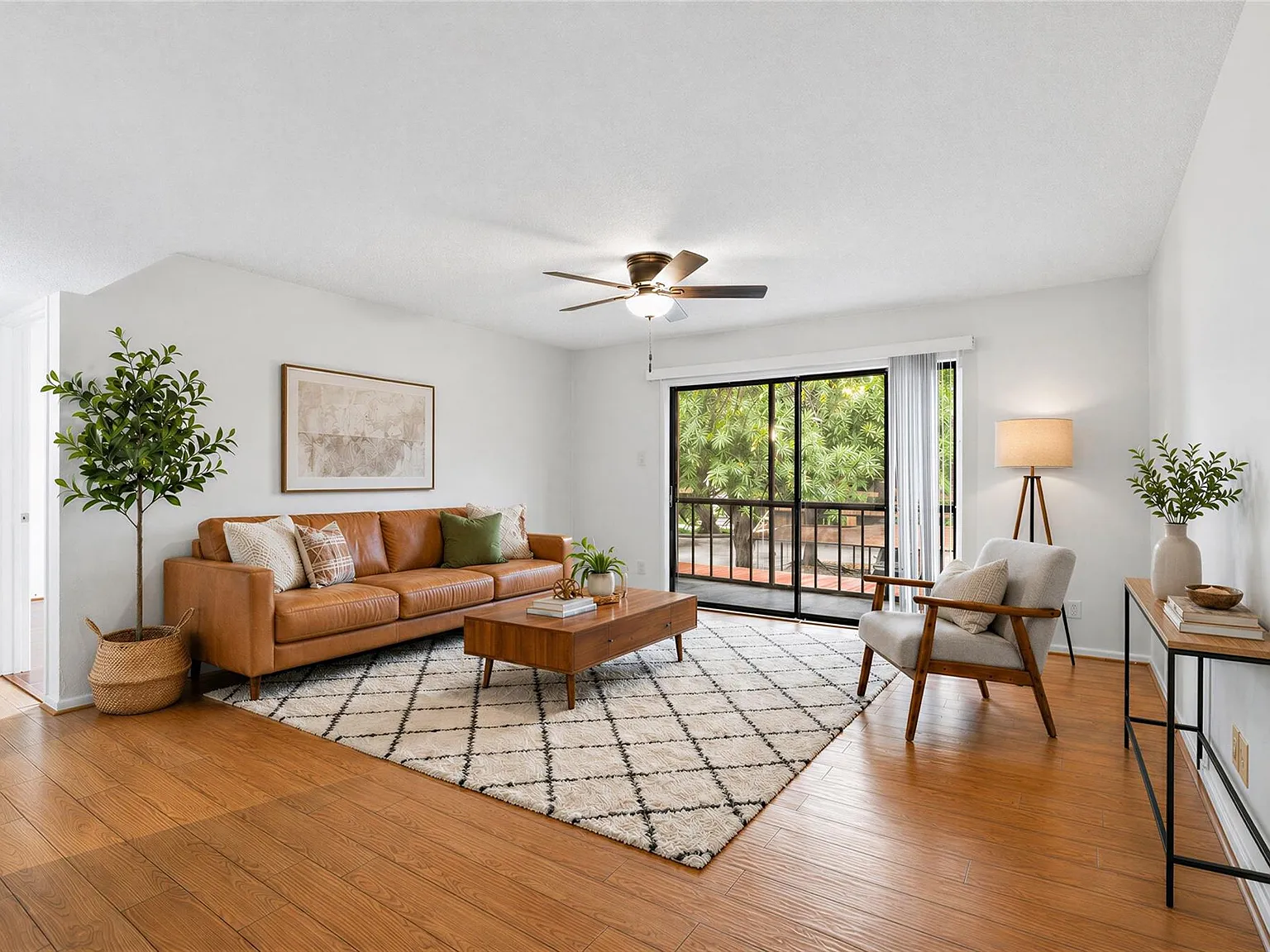 2 bed, 2.0 bath, 1054 sqft, $999 — Photo 2