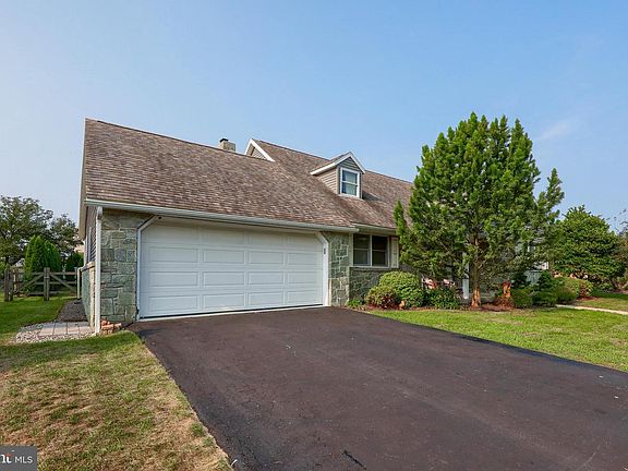2nd image of 2416 Lexington Dr