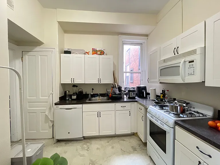2304-08 Locust Street — Photo 13