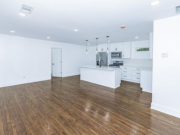5th image of 3013 Catalina Dr