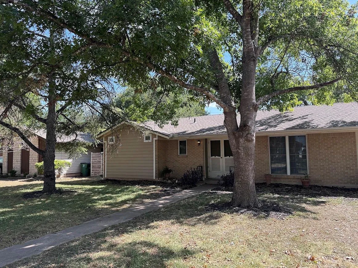 3 bed, 2.0 bath, 1161 sqft, $2,850 — Photo 1