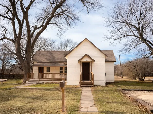 102 S Market St, Saint Jo, TX 76265