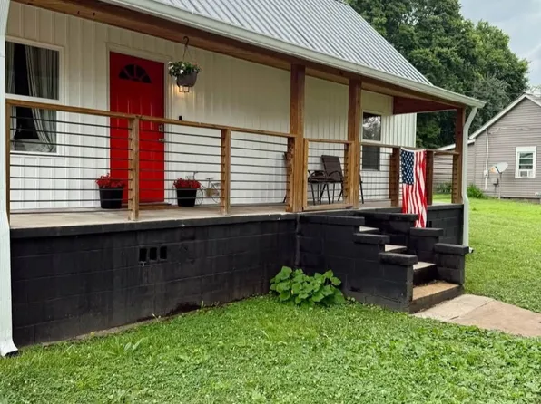 39 Chestnut St, Trion, GA 30753