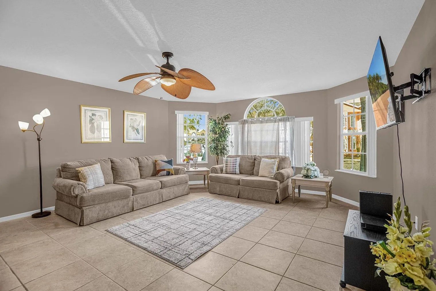 3 bed, 2.0 bath, 1356 sqft, $3,150 — Photo 1