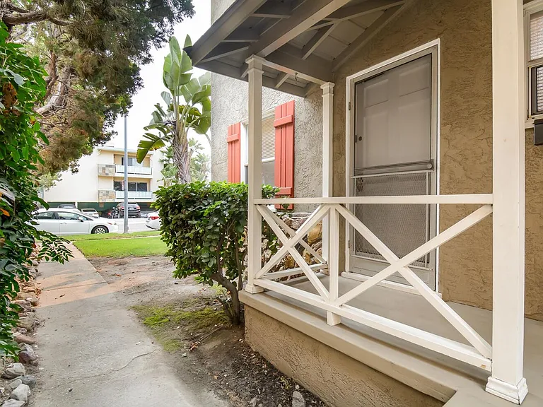3683 Empire Dr — Photo 2