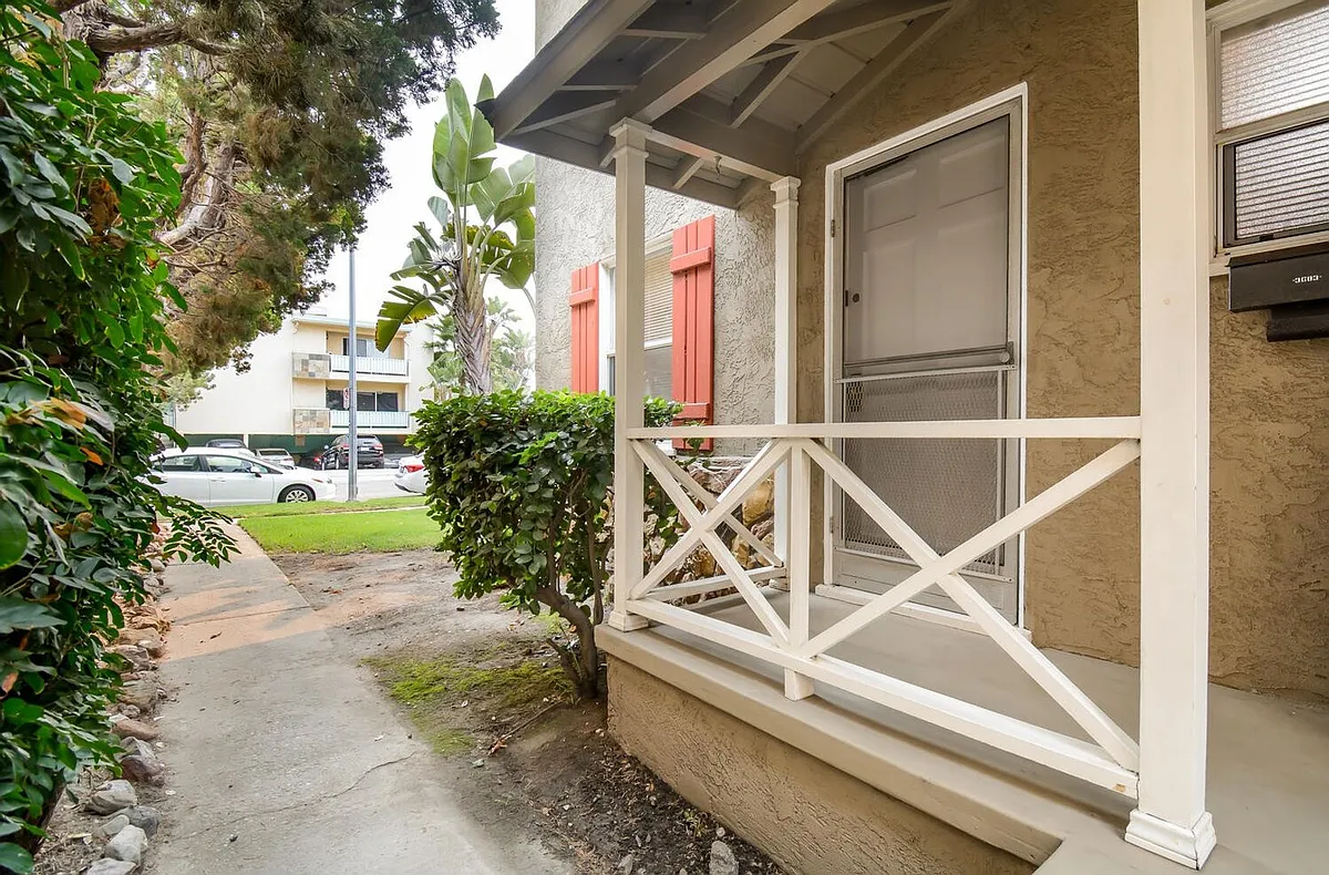 Building Photo - 3683 Empire Dr