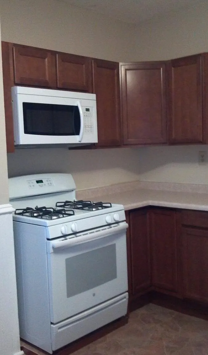 3 bed, $1,125 — Photo 2