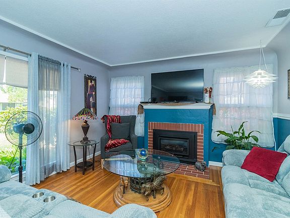 5th image of 2938 E Terrace Ave