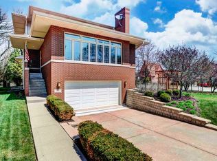 15 W Jackson Ave, La Grange Park, IL 60526