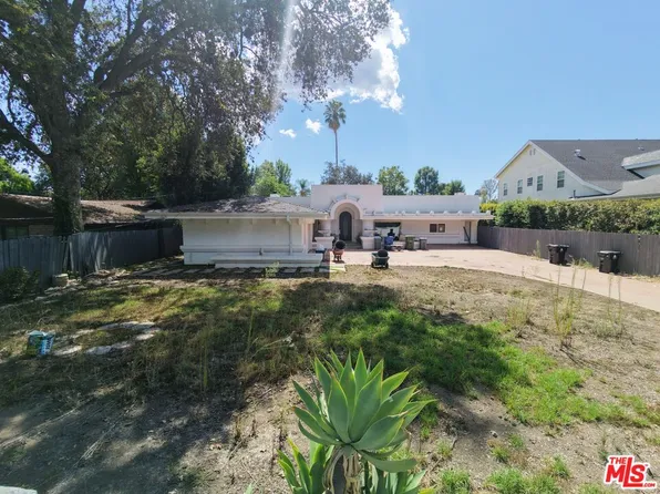 23460 Hatteras St, Woodland Hills, CA 91367