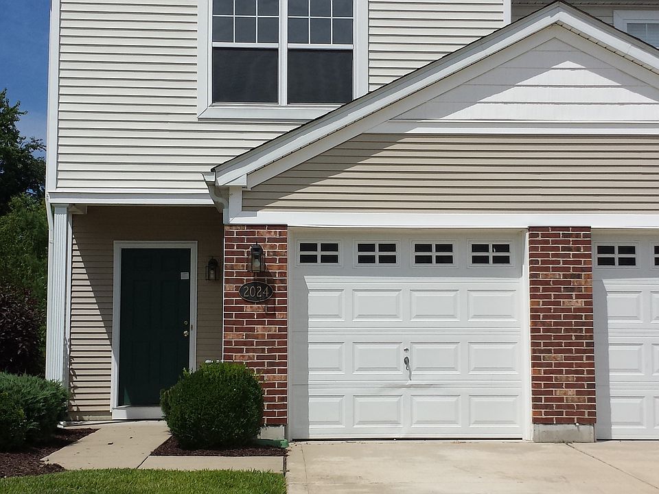 Exterior with one car garage