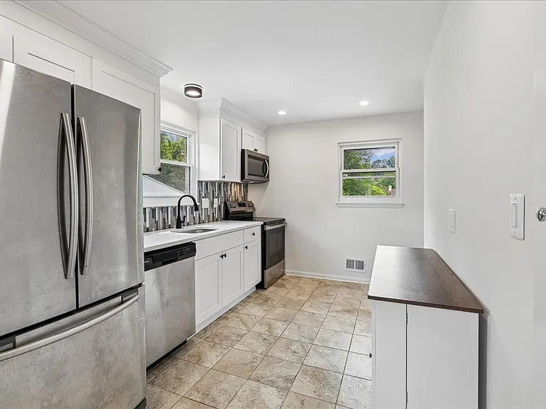727 Grandin Ave — Photo 4