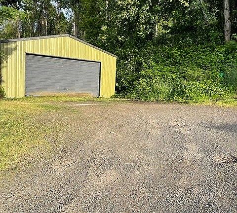 Garage/Driveway