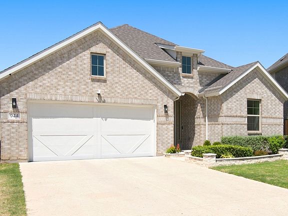 2nd image of 944 Tara Ct