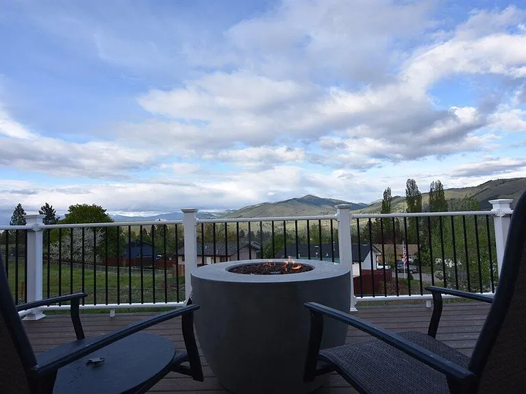 222 Ridgeway Dr — Photo 1