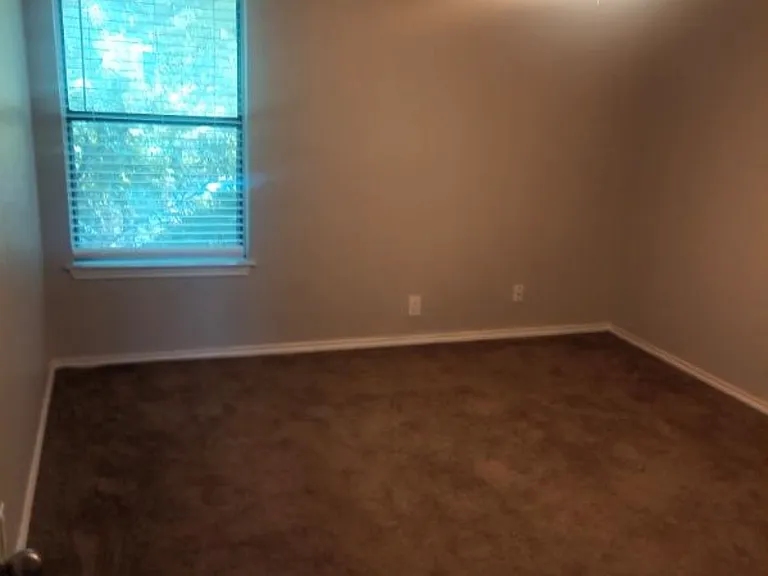326 Peach St — Photo 2