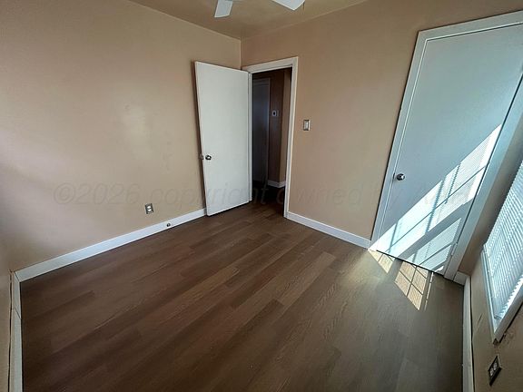 4th image of 907 Harrington St