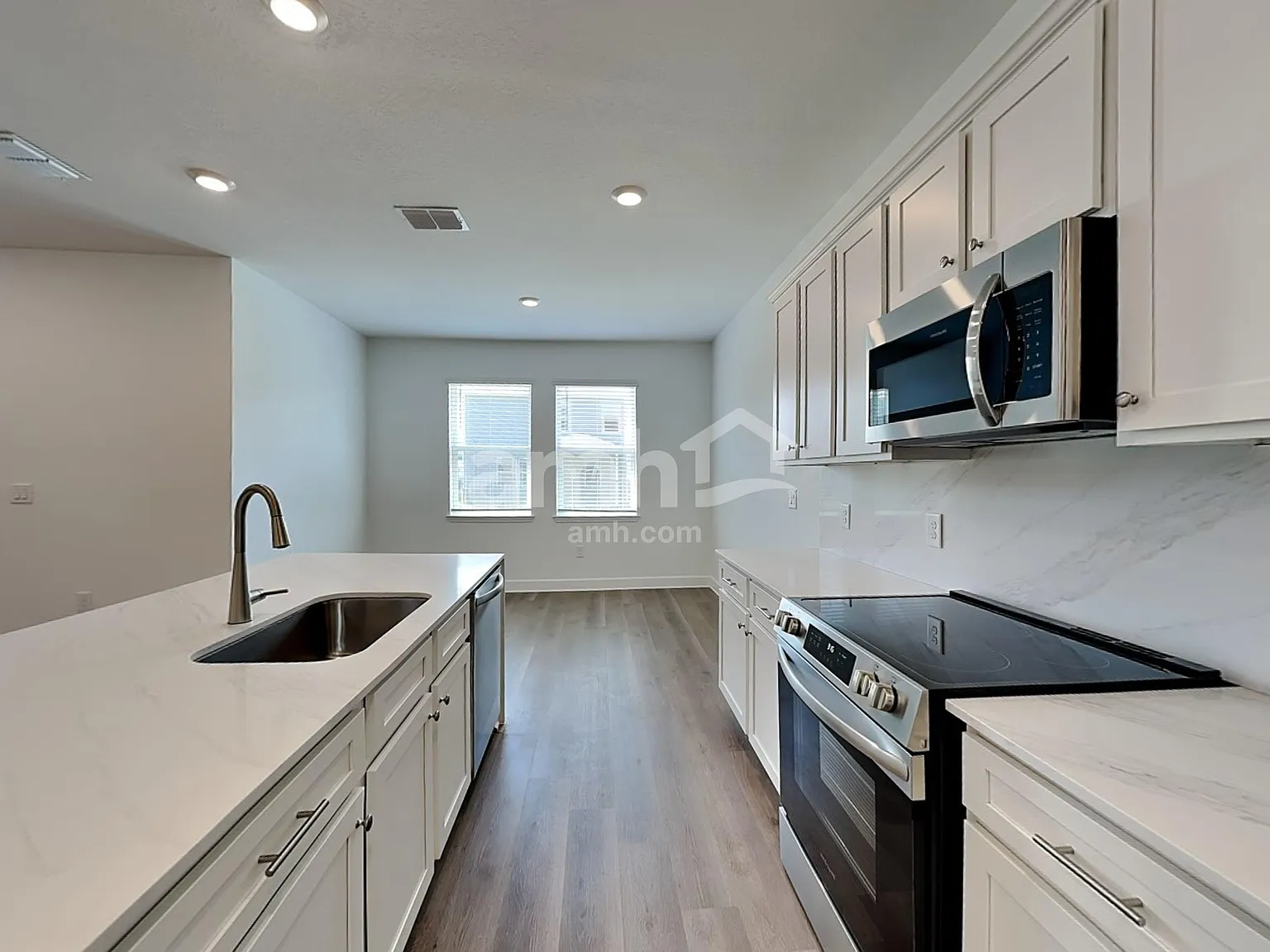 5 bed, 3.0 bath, 2377 sqft, $2,810 — Photo 3
