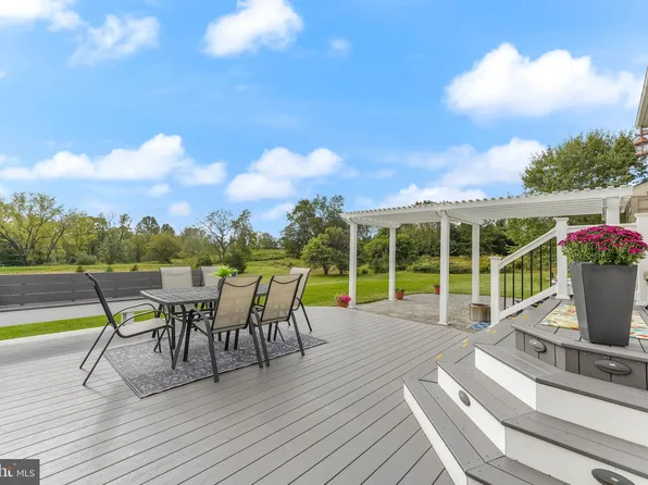 108 Hidden Pond Dr, Chadds Ford, PA 19317