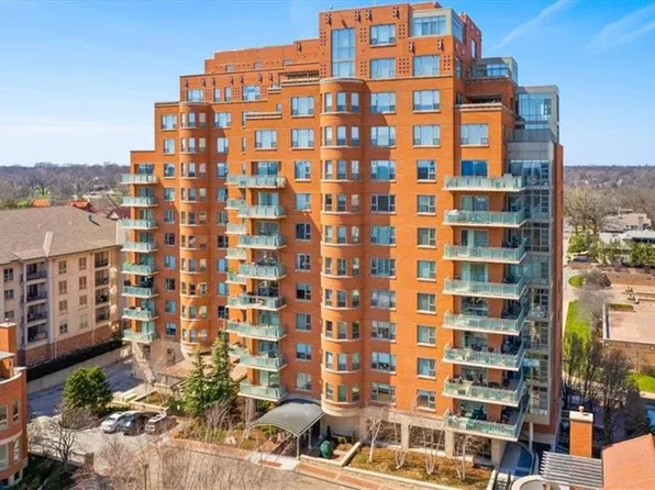 4950 Central St APT 305, Kansas City, MO 64112