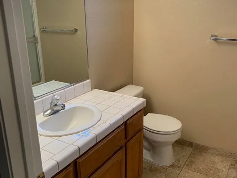 512 Windsor Dr — Photo 6