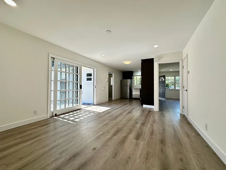 1544 San Joaquin Ave — Photo 6