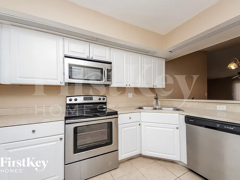 143 Dorchester Ct — Photo 5