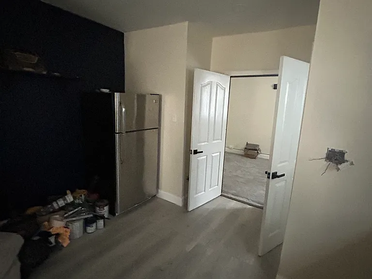 210 W 5th St #1A — Photo 4