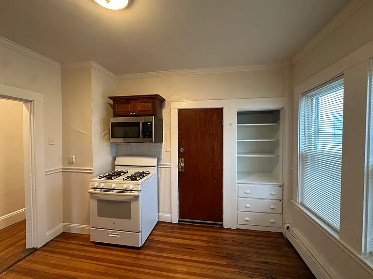 765 Broadway #6 — Photo 4