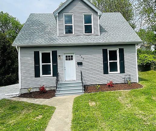 2nd image of 227 W Johnson St