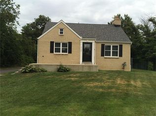2107 Pococen Dr, Coraopolis, PA 15108