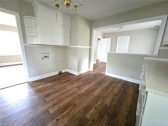 2nd image of 2302 McKinney St
