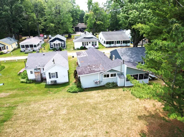 3181 N Lakeshore Dr, Ludington, MI 49431