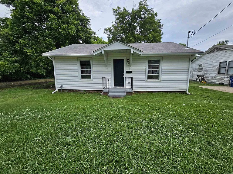 4917 Haywood St — Photo 1