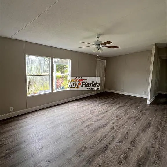 1732 W Holiday Dr — Photo 3