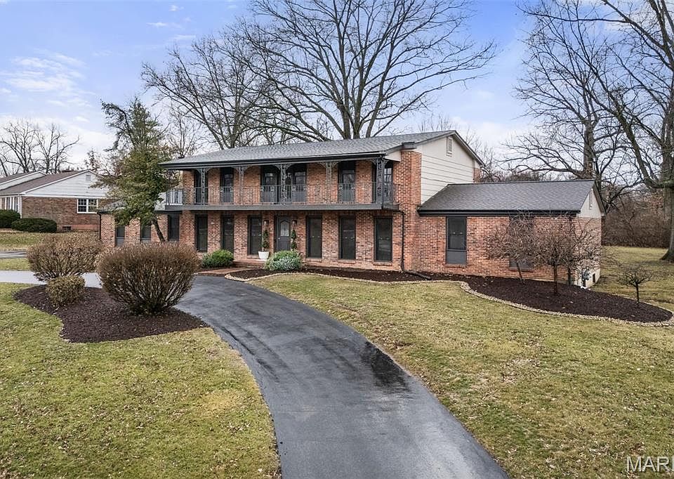 1st image of 11584 New London Dr