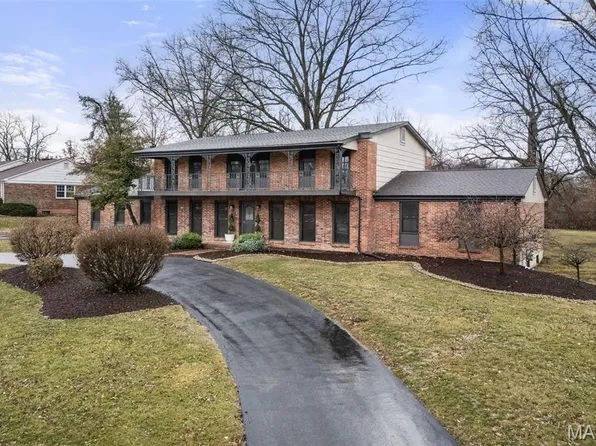 11584 New London Dr, Saint Louis, MO 63141
