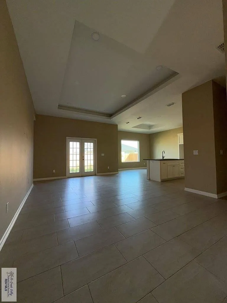 4 bed, 1837 sqft, $2,500 — Photo 2