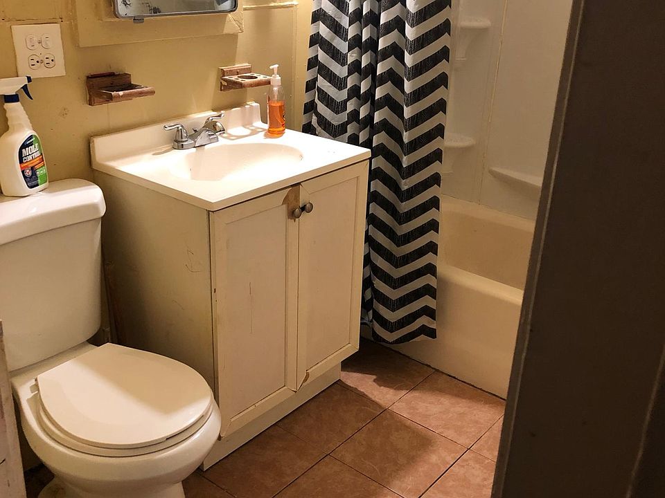 2nd image of 36 Lake St APT 3