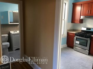 25-36 31st St #2F, Astoria, NY 11102